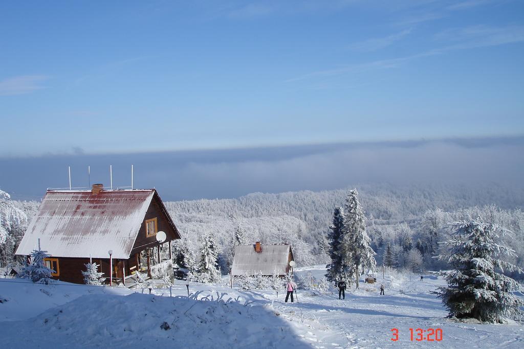 Hotel Karpatski Polonyny à Urych Extérieur photo